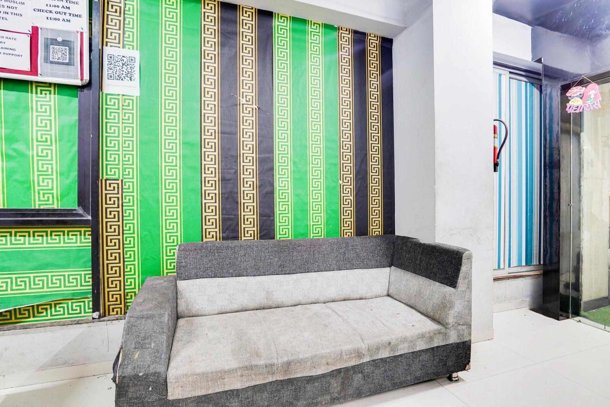 Hotel O Day Night Rooms Surat Exterior photo